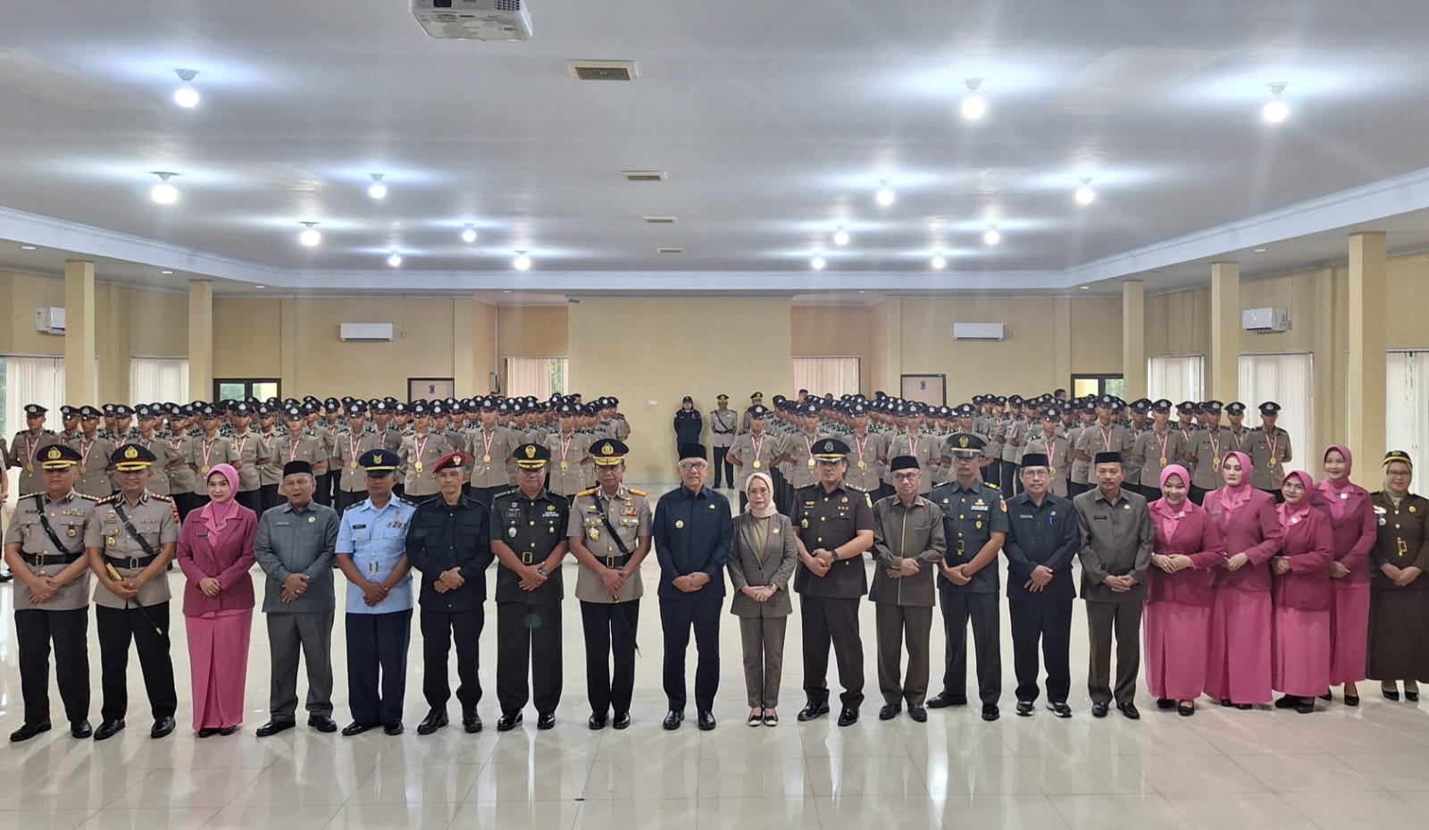  Kapolda Beri Kejutan Ulang Tahun ke Pj. Gubernur Gorontalo