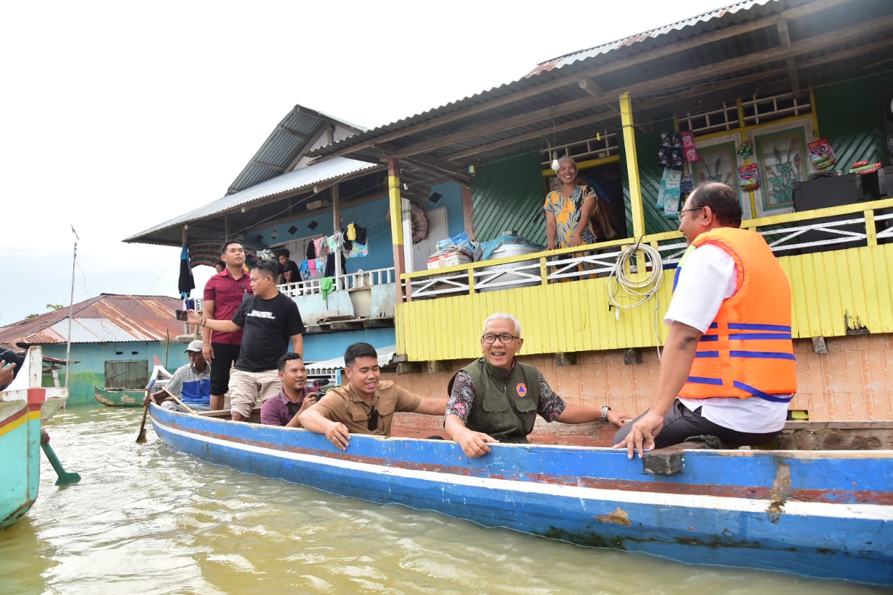  Pj Gubernur Tinjau Warga Terdampak Banjir di Tilango