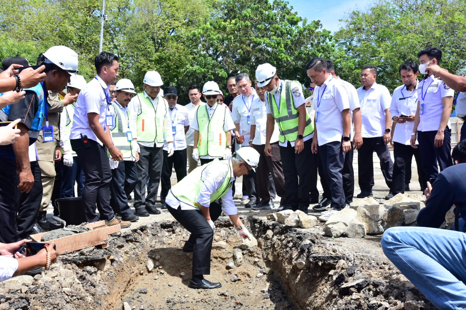  Governor Rudy Lays First Stone for the Construction of  Terminal in Limboto