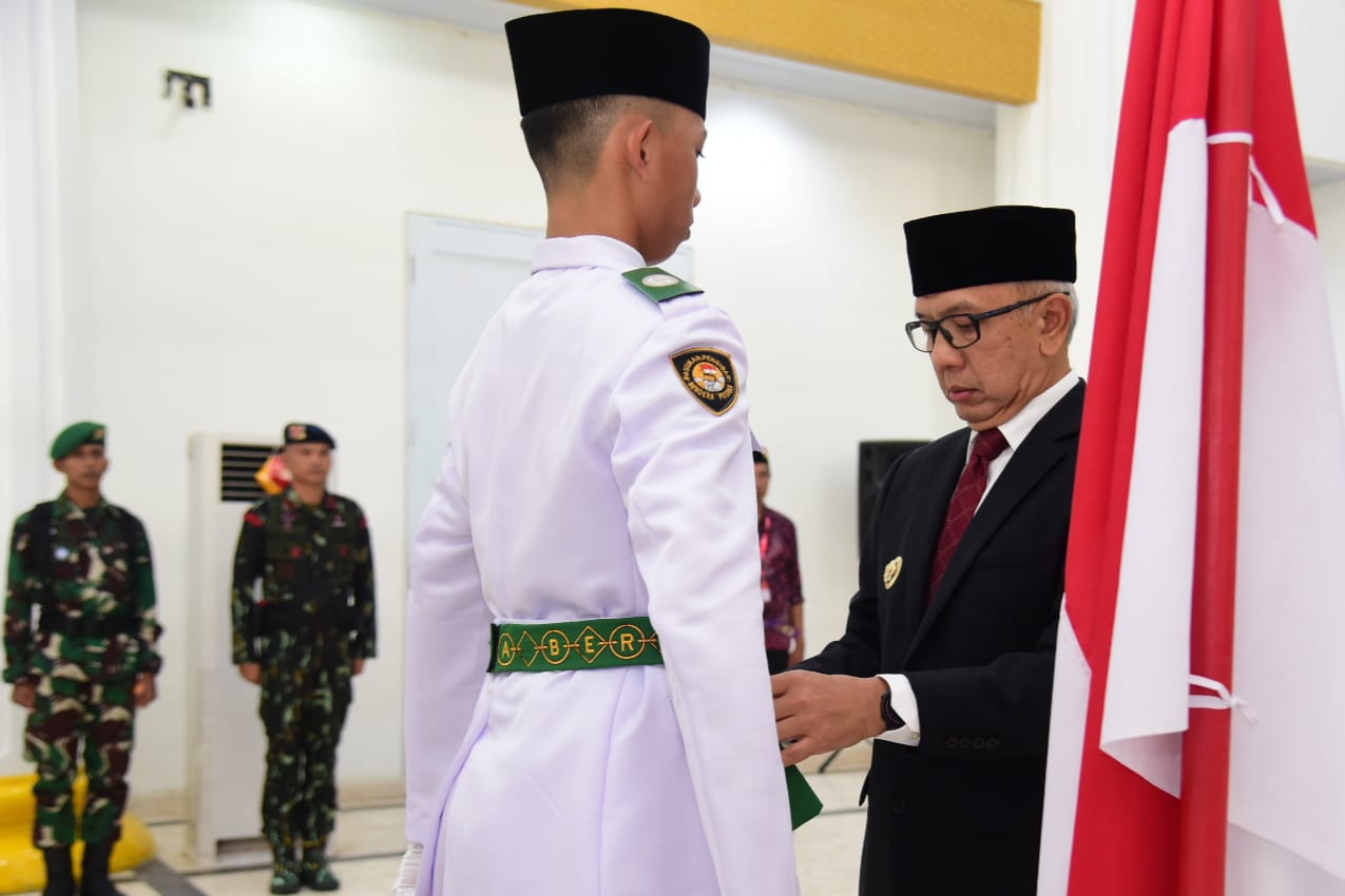  Pj Gubernur Kukuhkan Paskibraka Provinsi Gorontalo Tahun 2024