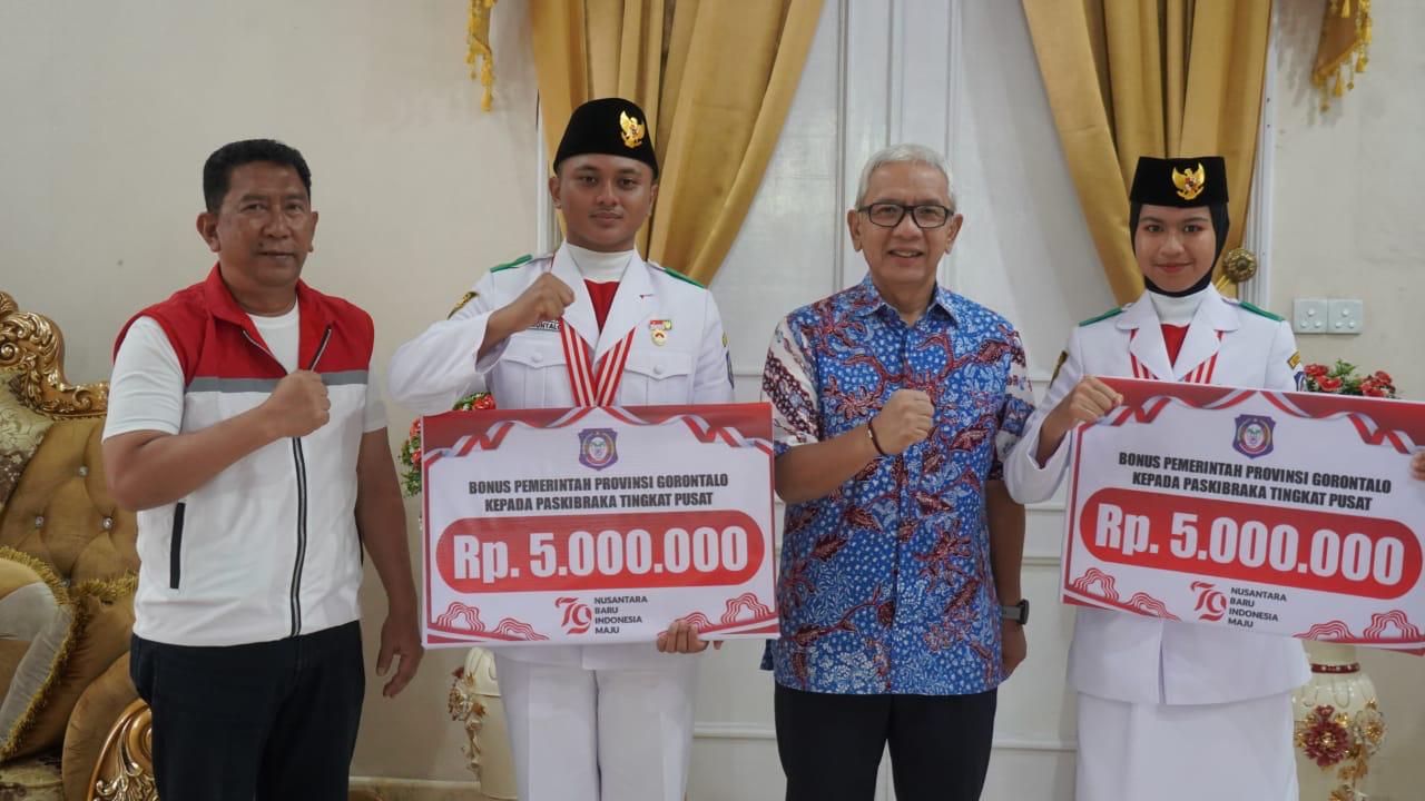  PJ Gubernur Beri Bonus Dua Paskibraka Gorontalo Usai Bertugas di IKN