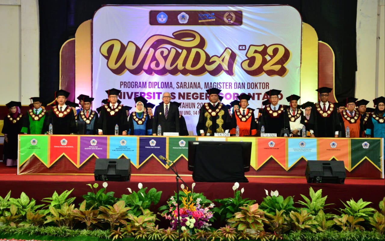  Pj Gubernur Gorontalo Beri Orasi Ilmiah di Wisuda UNG 