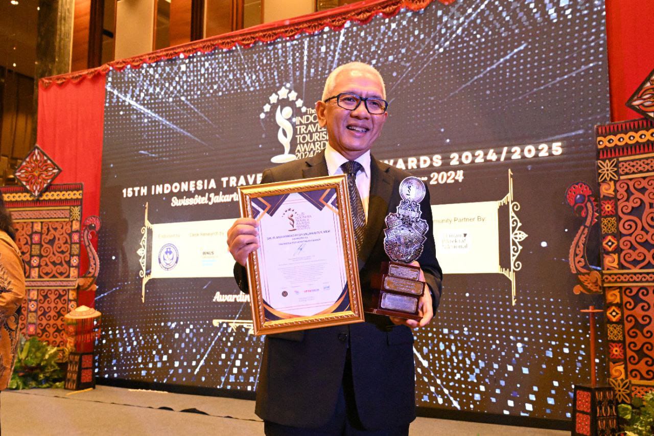  Pj. Gubernur Gorontalo Terima Penghargaan Indonesia Top Hospitality Leader