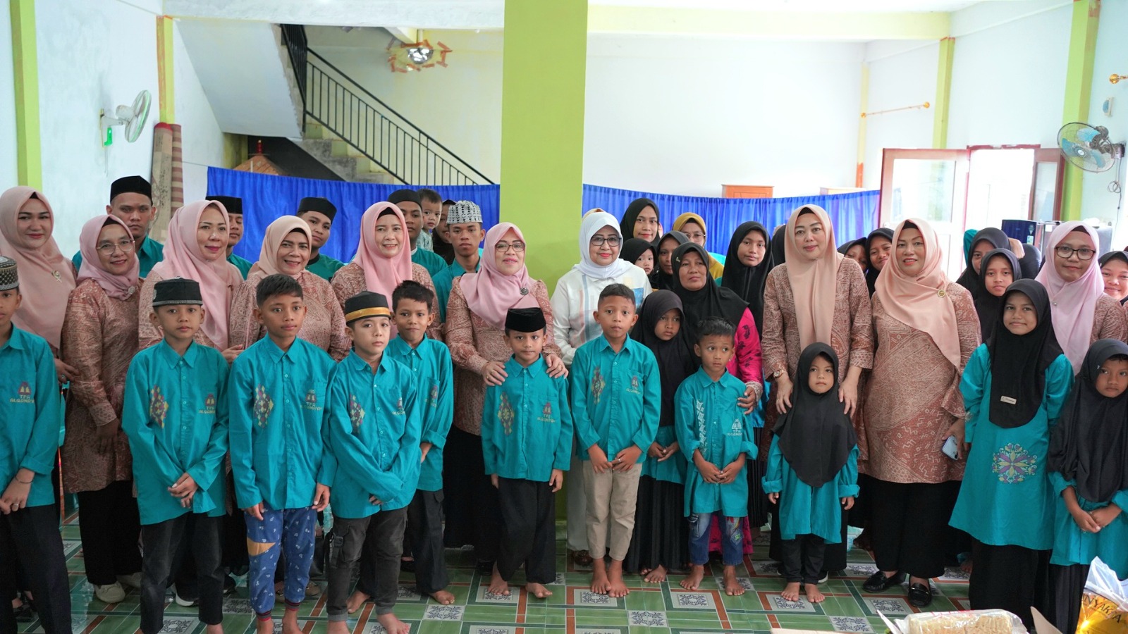  Helping Orphans, Gorontalo DWP do Social Visit