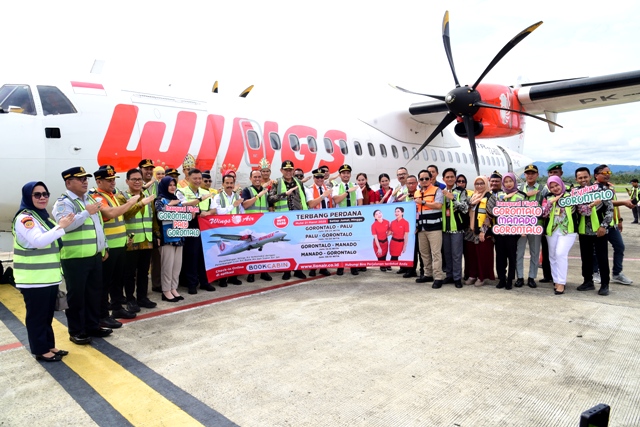  Gubernur Gusnar Sambut Penerbangan Perdana Wings Air