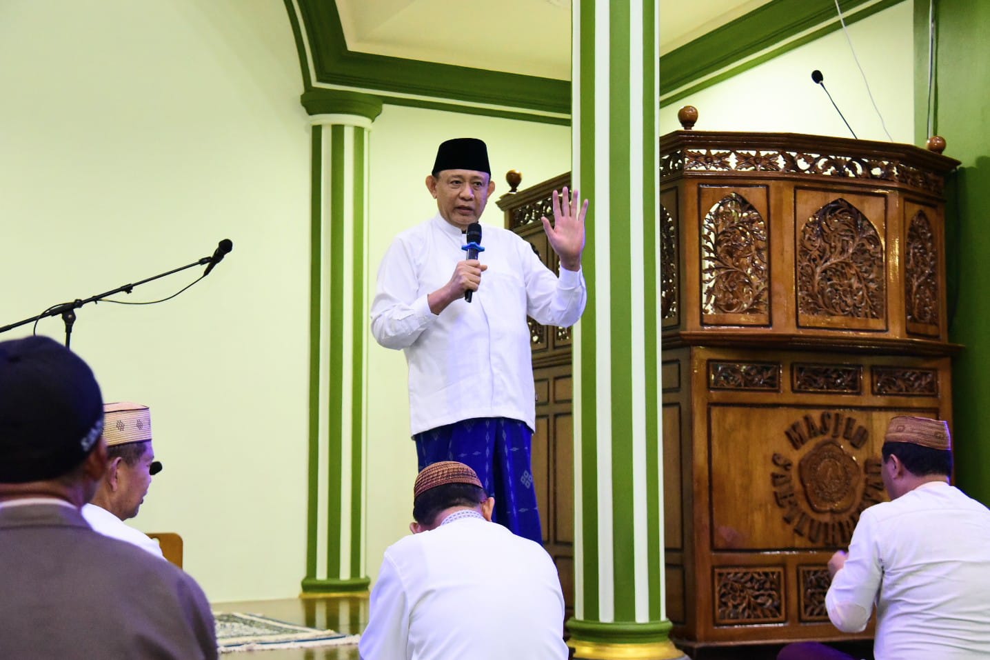  Gubernur Gusnar Ajak Masyarakat Implementasikan Nilai Disiplin Ramadan