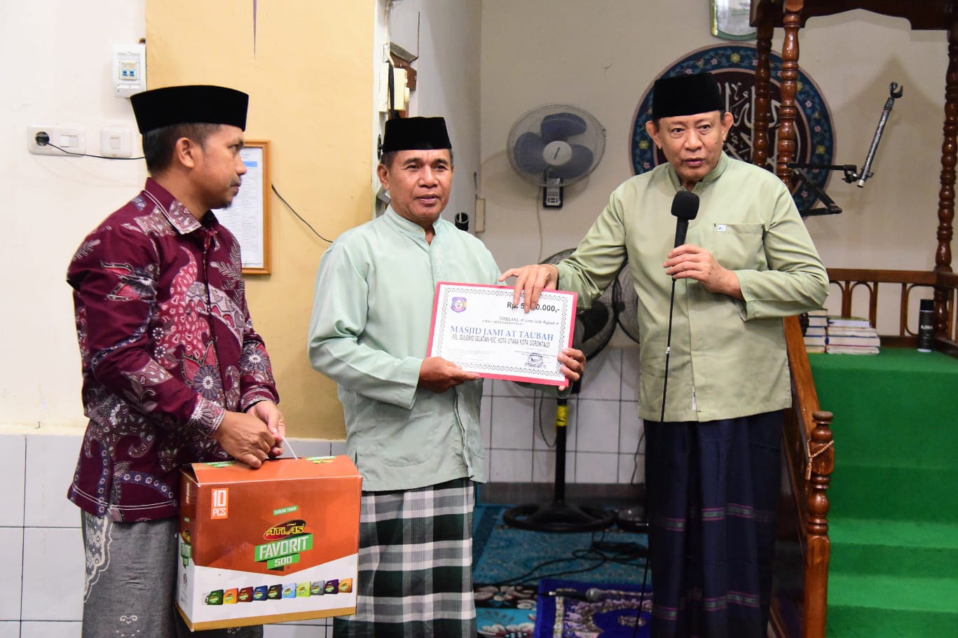  Gubernur Gusnar Bersilaturahmi Dengan Jemaah Masjid At-Taubah