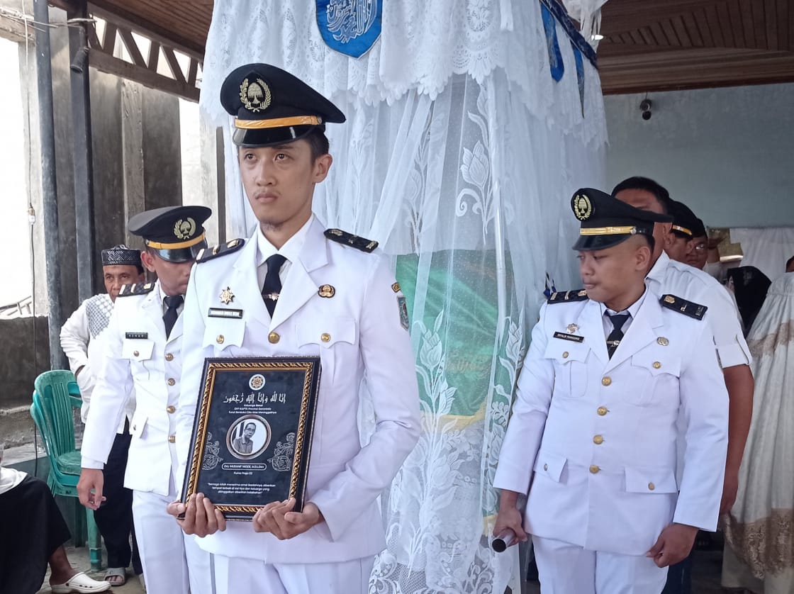 Sekdaprov Gorontalo Lepas Jenazah Almarhum Musanif Niode