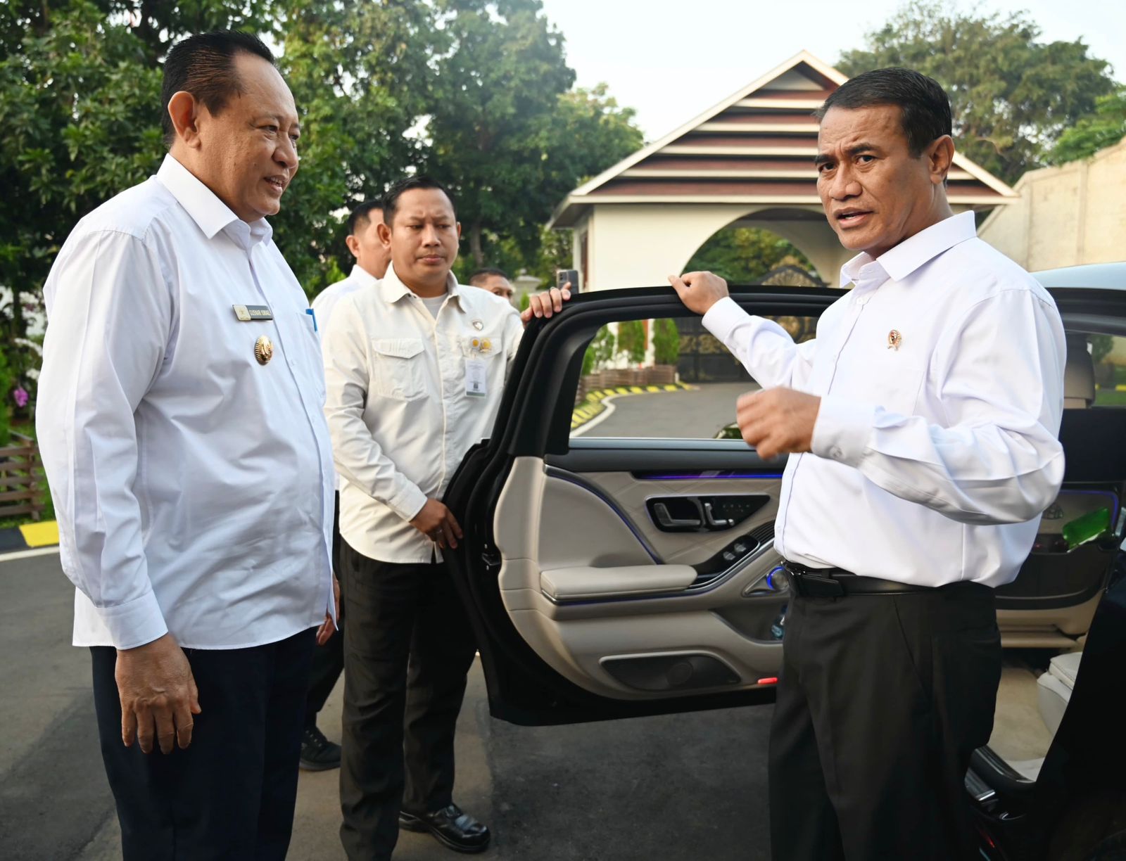 With Minister Amran, Gov.Gusnar Discusses Livestock and Agriculture Machinery