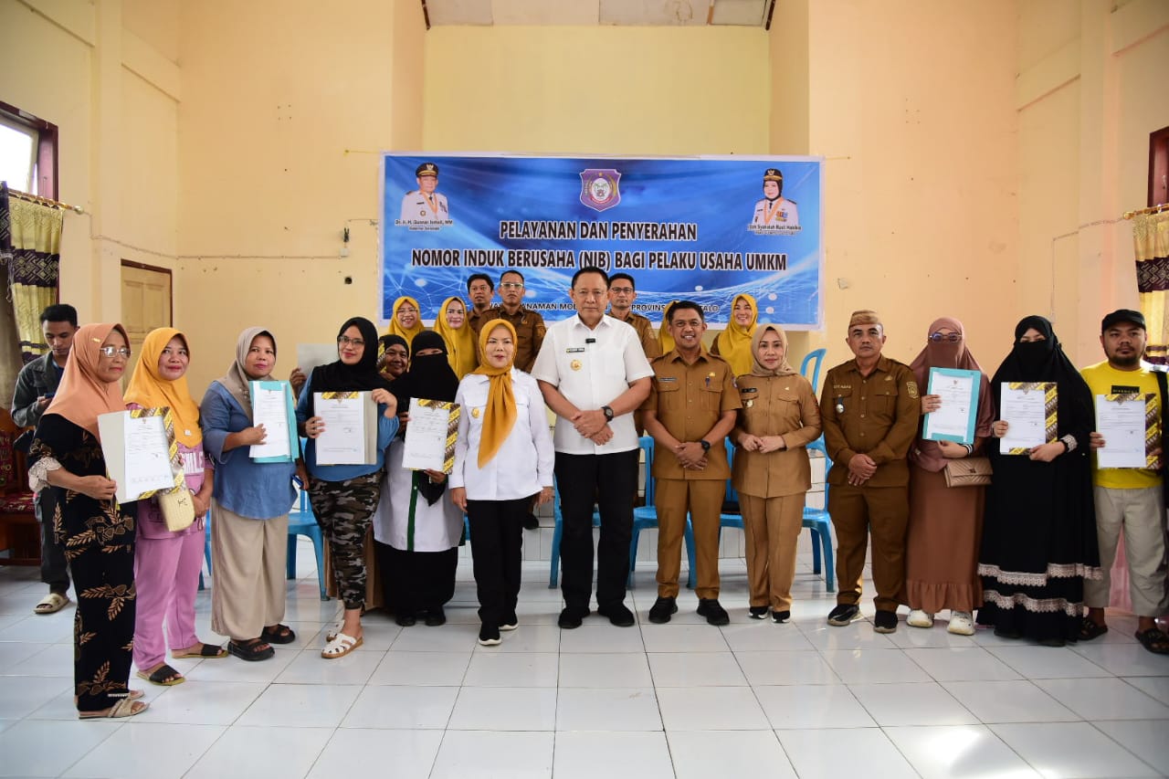 Dorong Legalitas UMK, Gubernur – Wagub Serahkan NIB di Tolinggula   