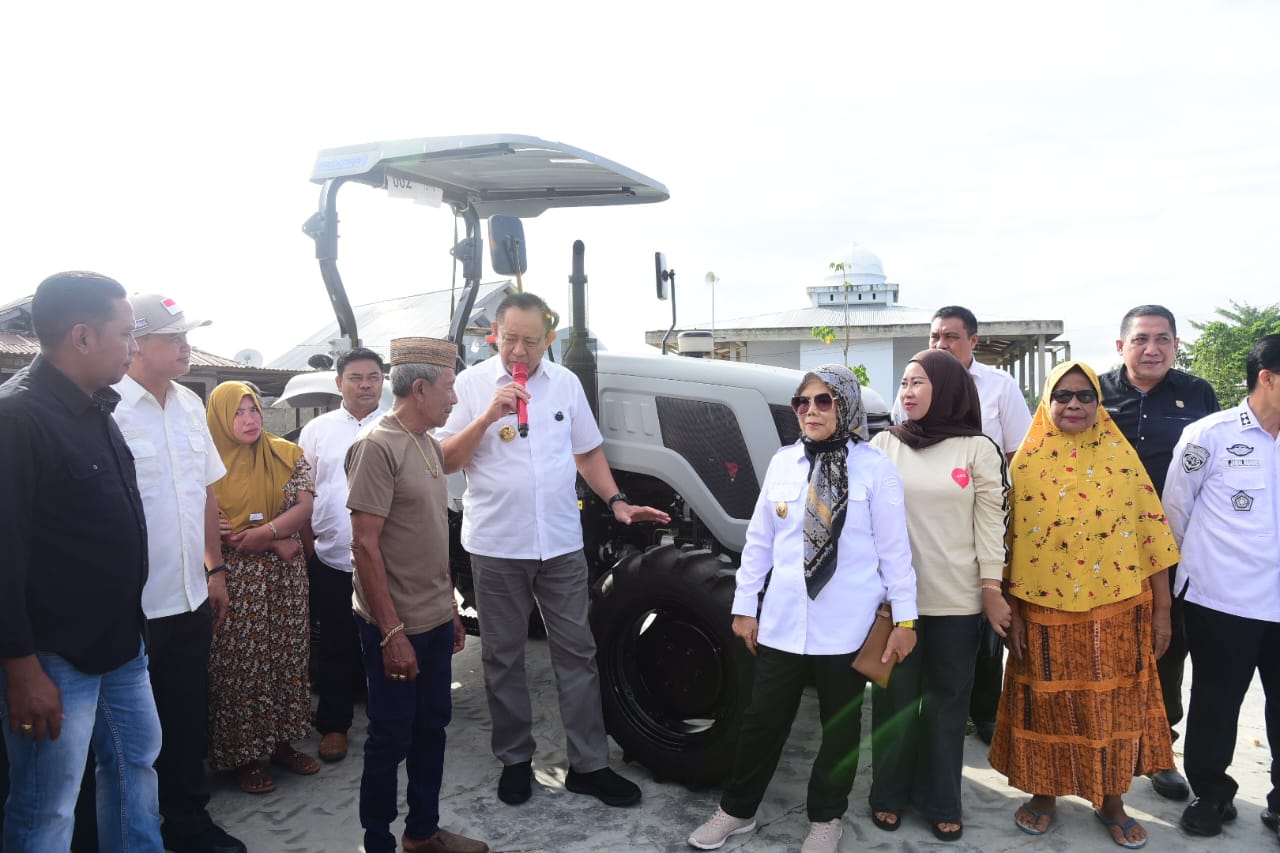 Tinjau Selter Alsintan, Gubernur Tekankan Pengawasan dan Pemeliharaan   