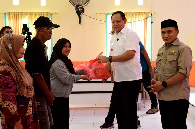  419 KPM di Bone Pantai Terima Bantuan Kerawanan Pangan