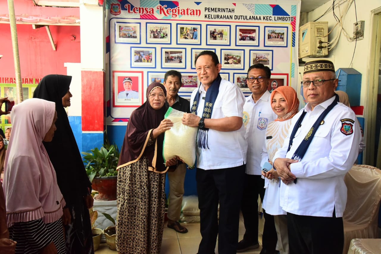 Warga Dutulanaa dan Hepuhulawa Terima Bantuan Beras CPP Daerah