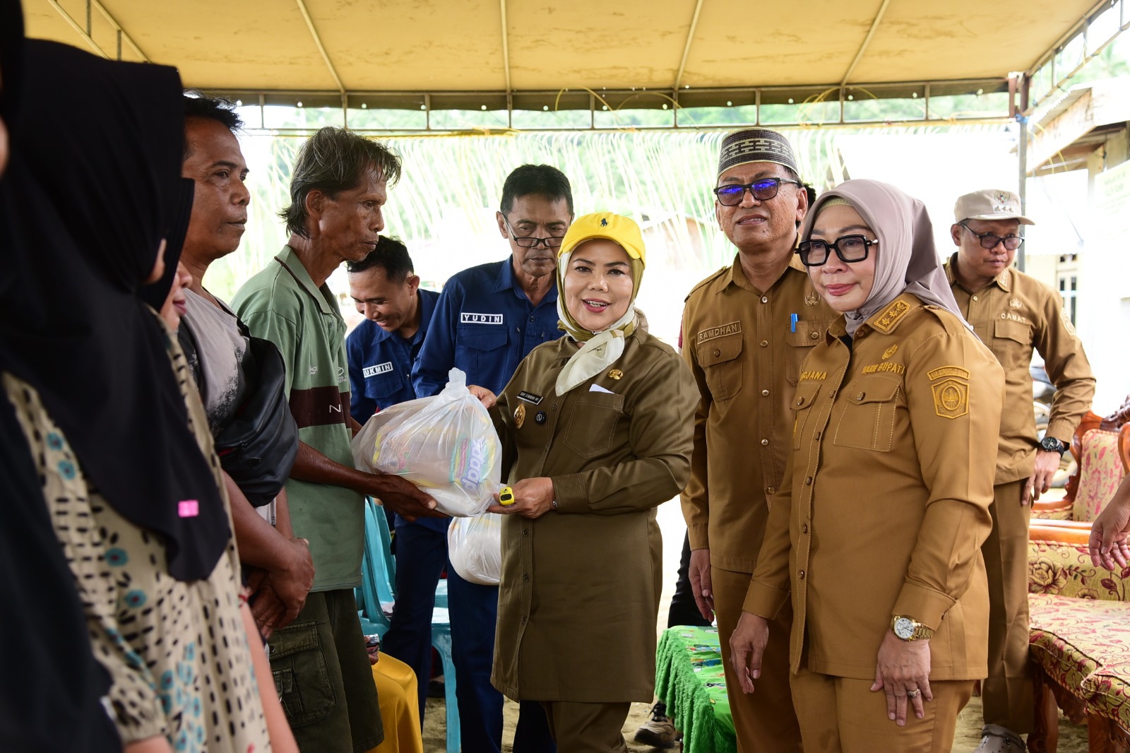 Masyarakat Ponelo Kepulauan Nikmati Bantuan Pangan Pemprov Gorontalo