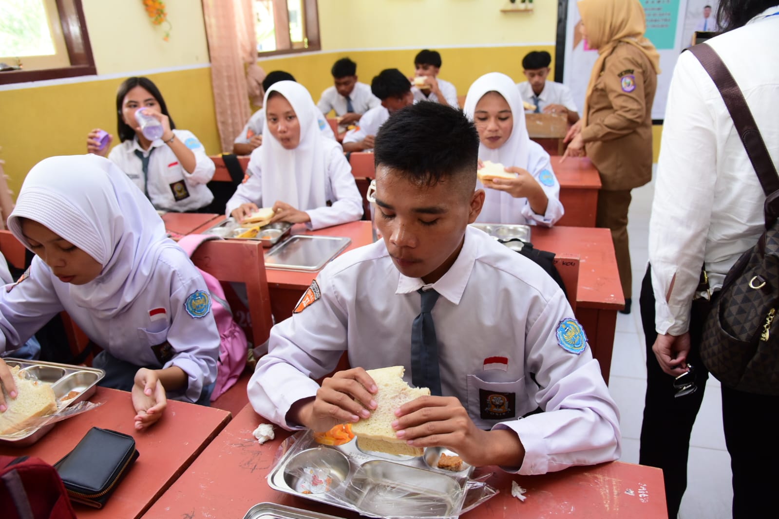 MBG Diminta Penuhi Gizi Anak
