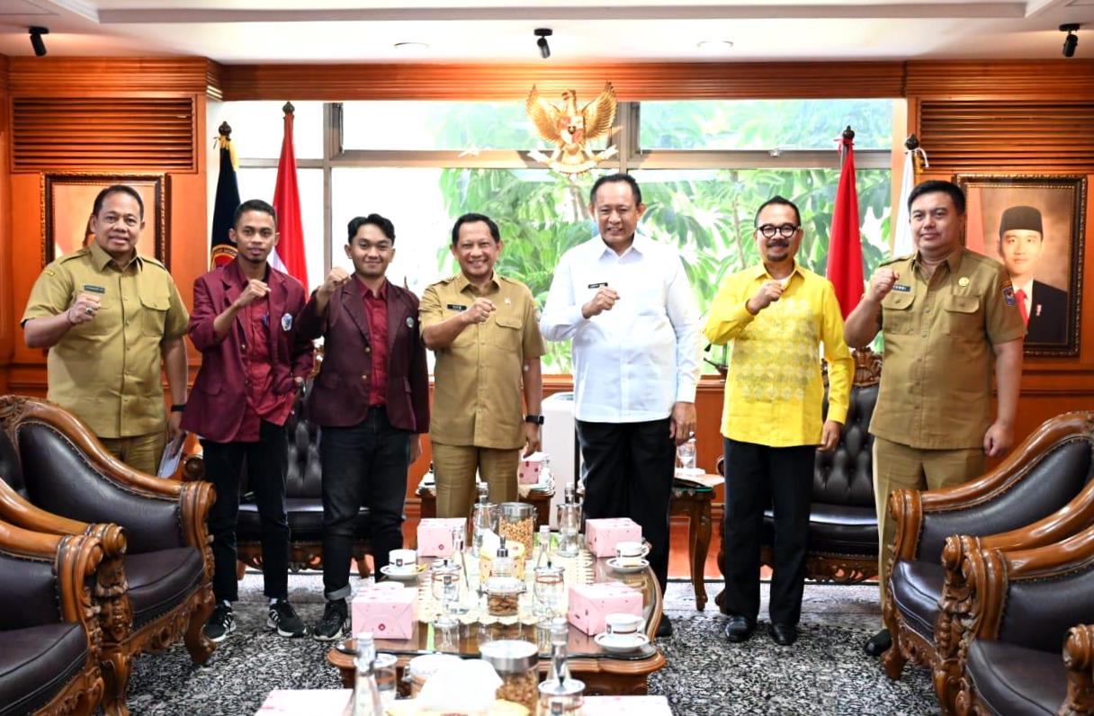  Gubernur Gusnar Penuhi Janji Kawal Aspirasi Mahasiswa ke Mendagri
