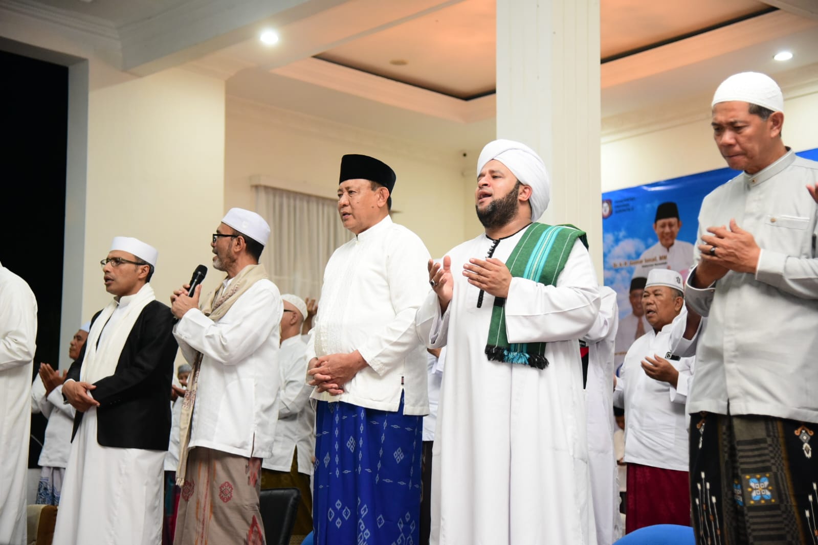  Gubernur Gusnar Ajak Masyarakat Hidupkan Sunnah Rasul