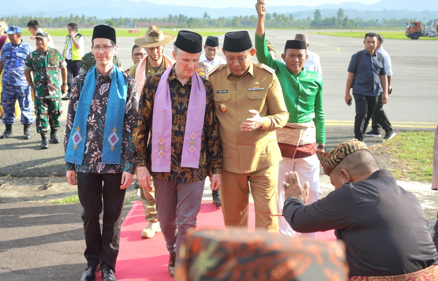  Dubes Australia Disambut Adat Mopotilolo di Gorontalo
