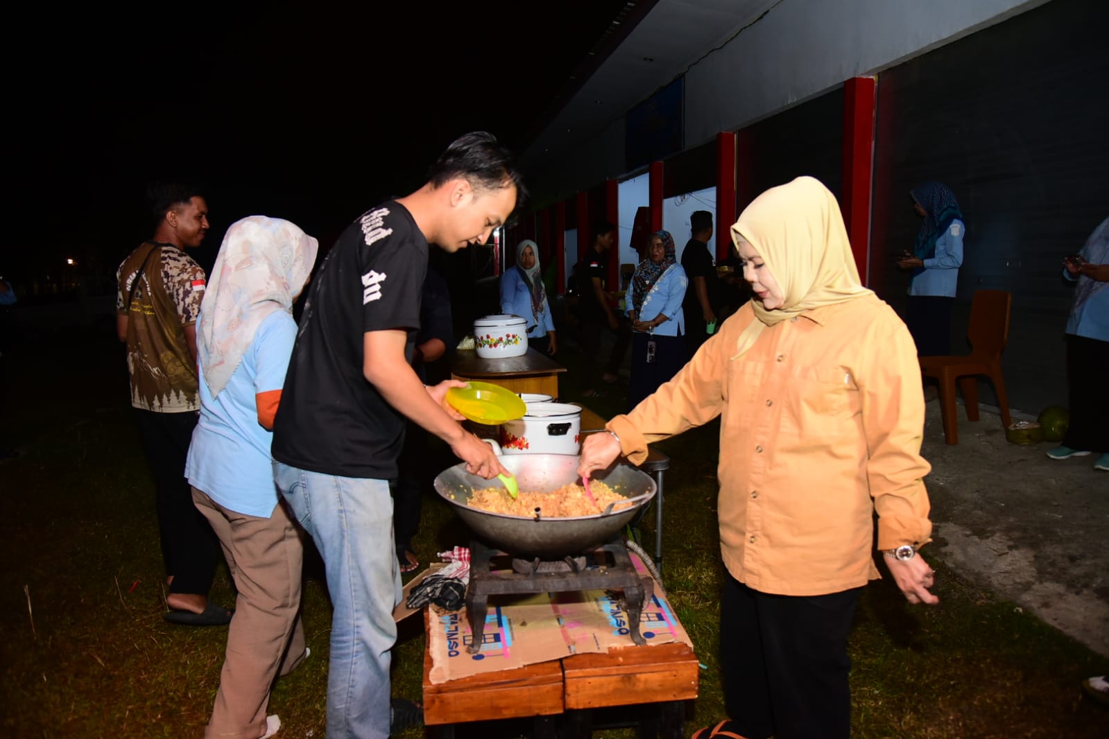  Tinjau Lokasi Peran Saka, Wagub Idah Masak Nasi Goreng