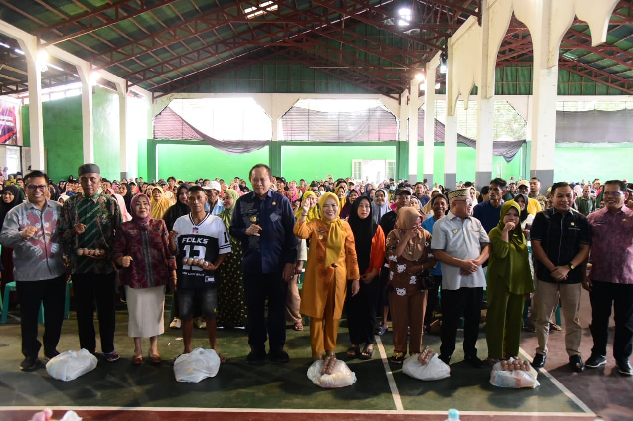  Masyarakat Limboto Terima Bantuan Pangan Pemprov   