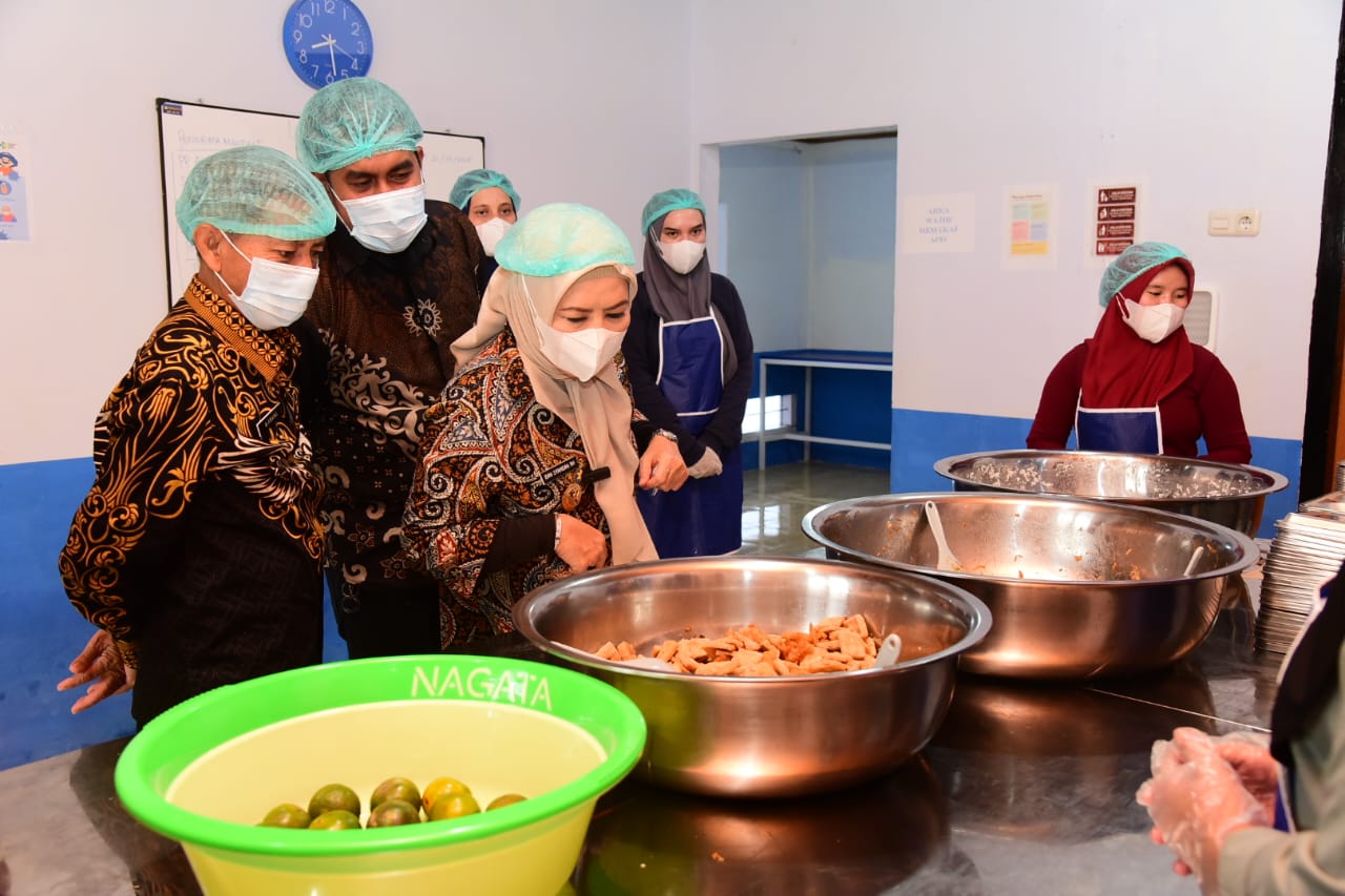 Wagub Gorontalo Resmikan Menu Perdana SPPG Hepuhulawa