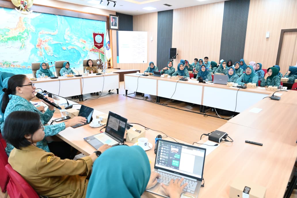 Nani Ismail Paparkan Kinerja PKK Gorontalo ke Pusat