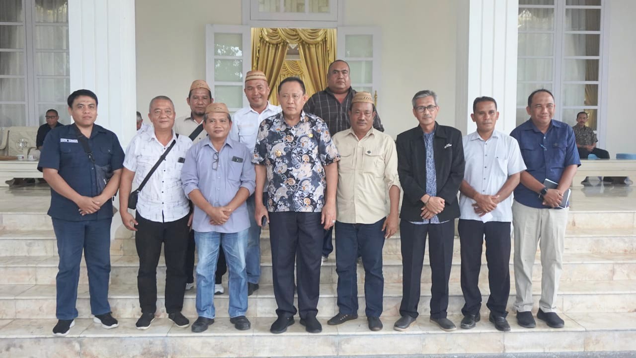  Gubernur Gusnar Ismail Menerima Serikat Pekerja PT. PG Tolangohula