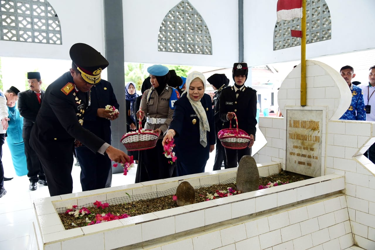  Wagub Idah Ziarah Makam Nani Wartabone di Hari Pahlawan