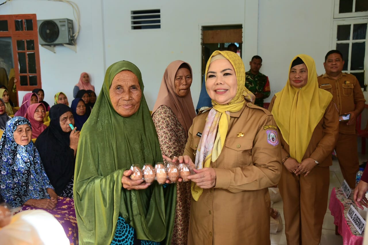  Wagub Idah Salurkan Bantuan Rawan Pangan di Kota Gorontalo