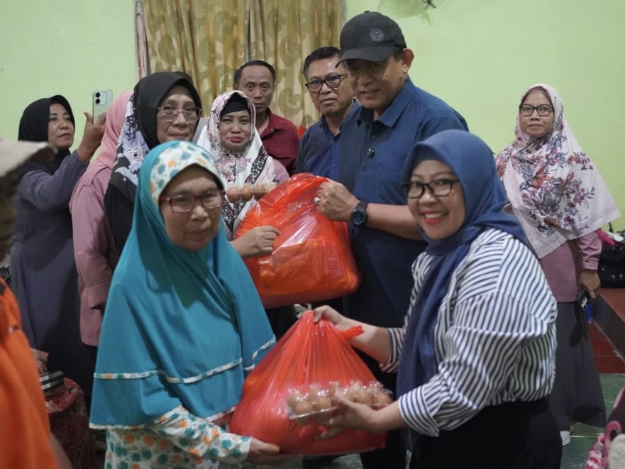 Masyarakat Pentadio Barat dan Timur Terima Bantuan Pangan Pemprov