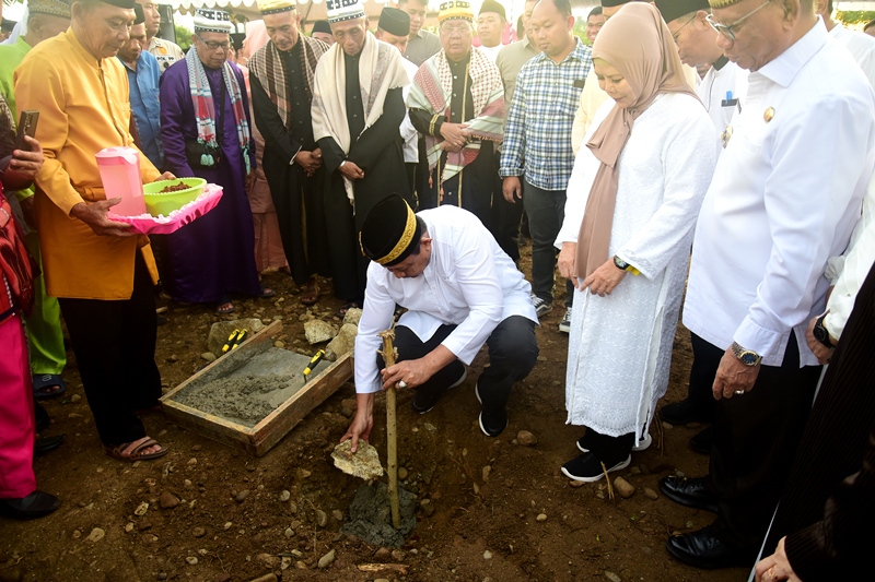  Gubernur Gusnar Meletakkan Batu Pertama Pembangunan Gorontalo Islamic Centre