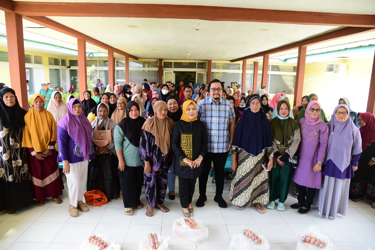  Touring Gorontalo City, Vice Governor Idah Distributes 1,001 Food Aid Packages