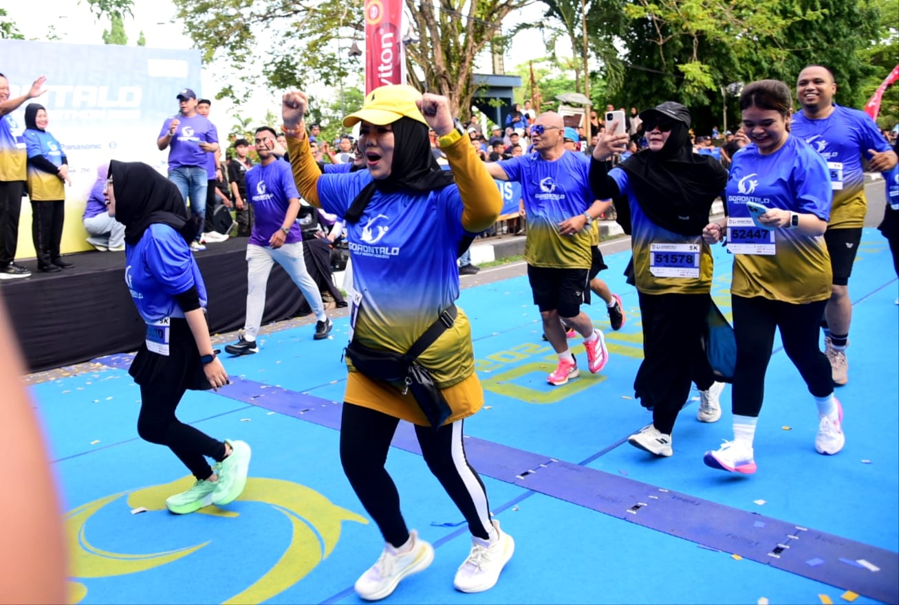  Wagub Gorontalo Tuntaskan Half Marathon dengan Catatan Waktu 56 Menit   