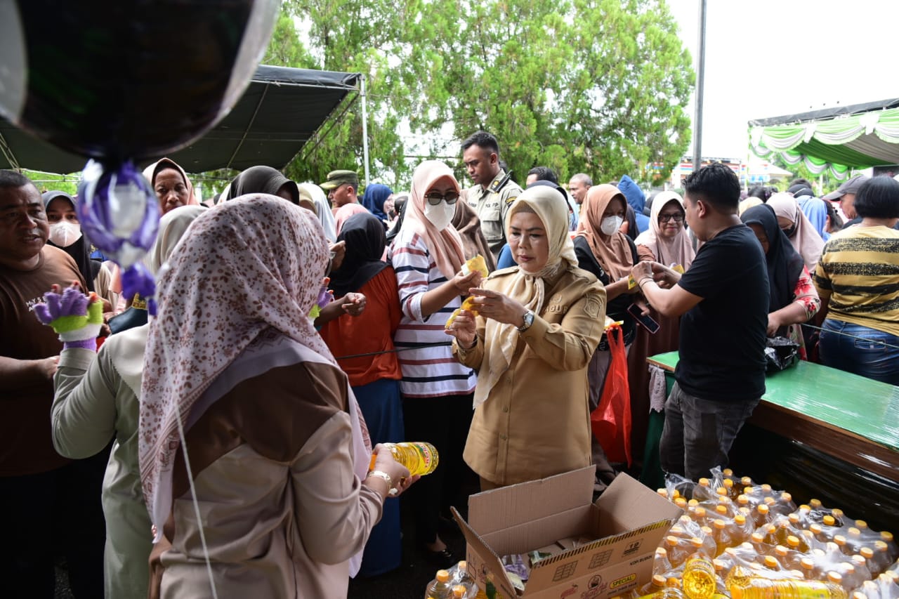  Pemprov Gorontalo Tutup Pelaksanaan Pasar Murah Bersubsidi di Batalyon 713   