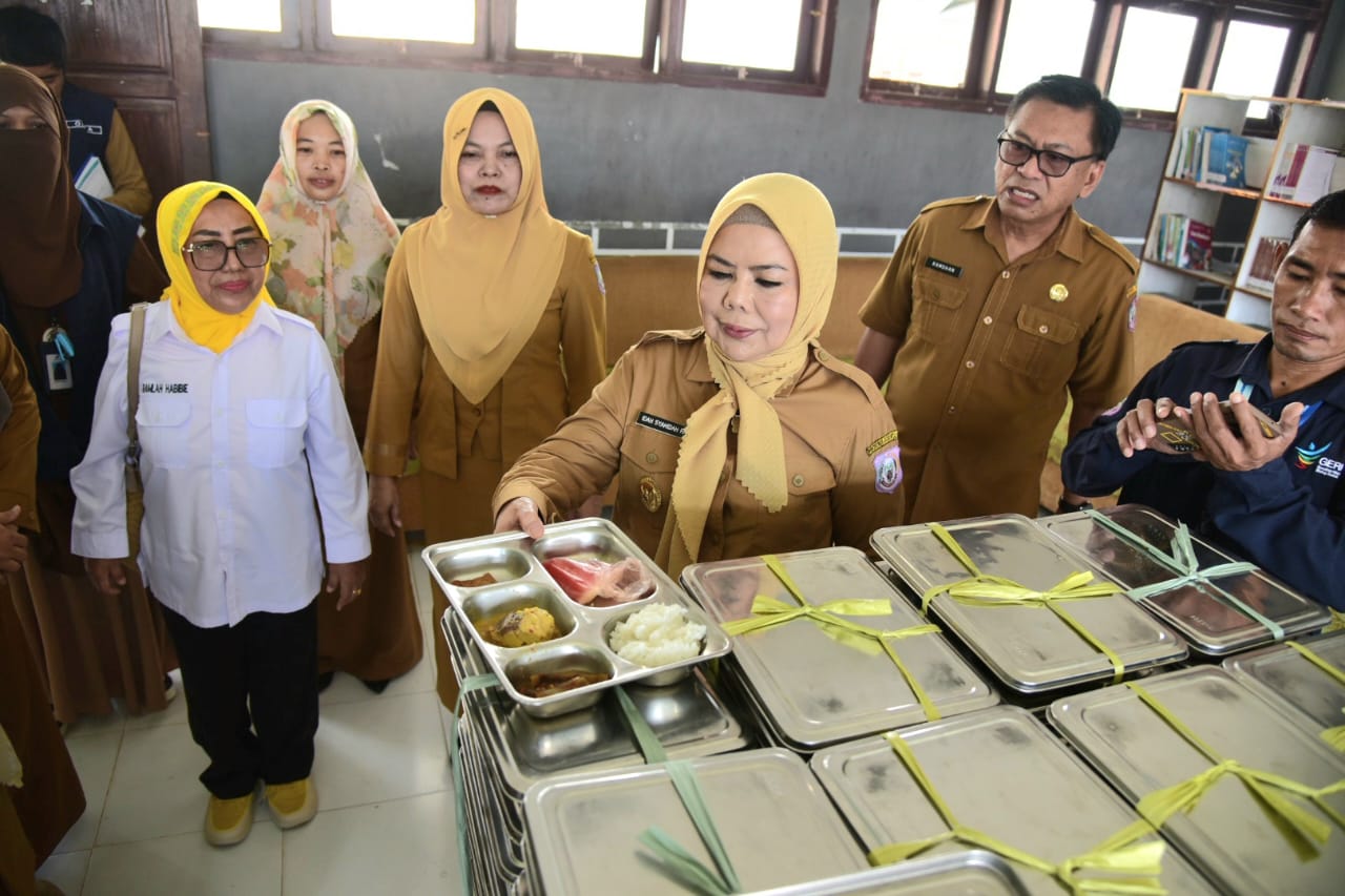  Tinjau MBG di Pohuwato, Wagub Dorong Siswa Bawa Tumbler