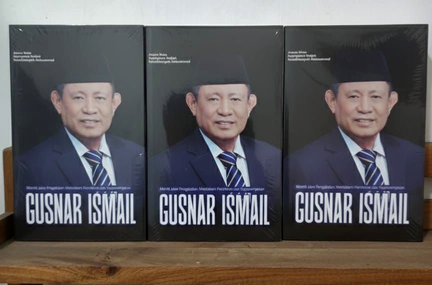  Buku “Meniti Jalan Pengabdian” Diluncurkan pada Ground Breaking GIC, Hadiah Milad untuk Gusnar
