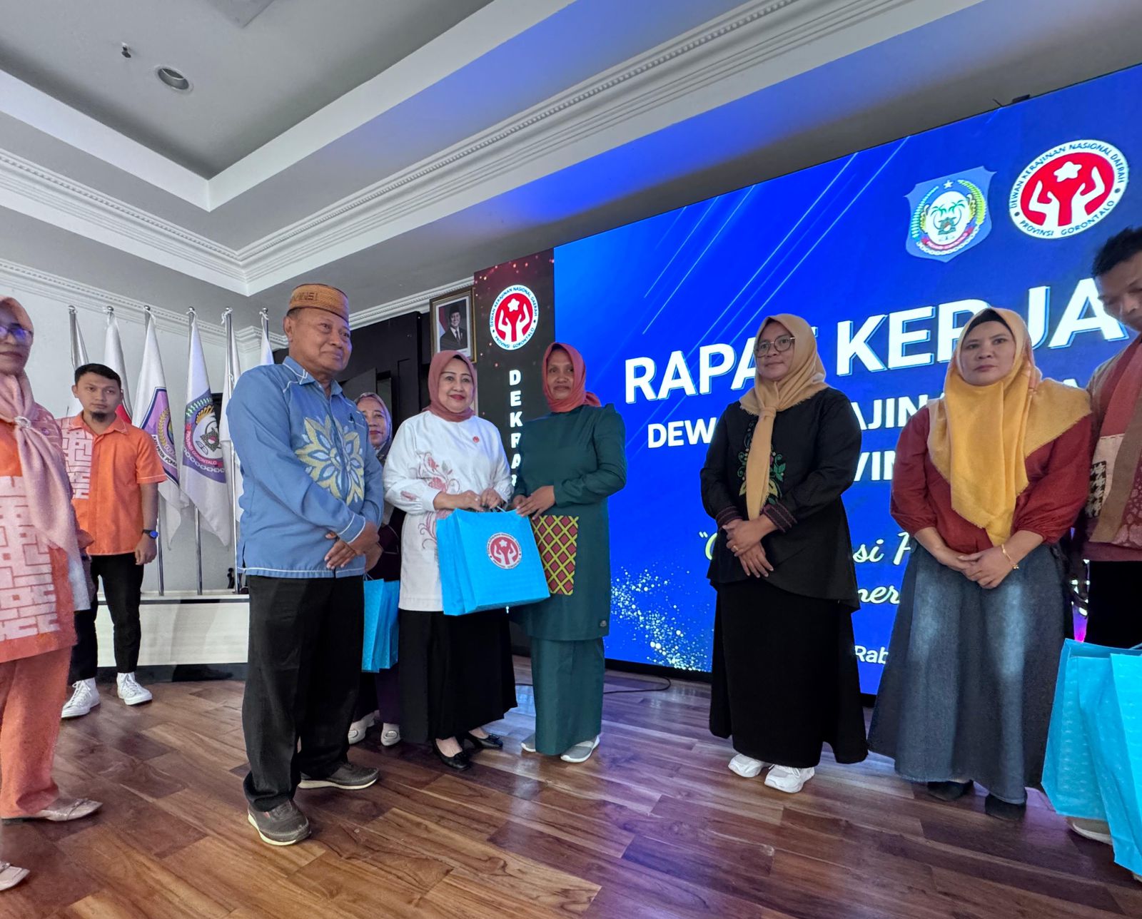  UMKM Binaan Dekranasda Gorontalo Terima Bantuan Bahan dan Mesin