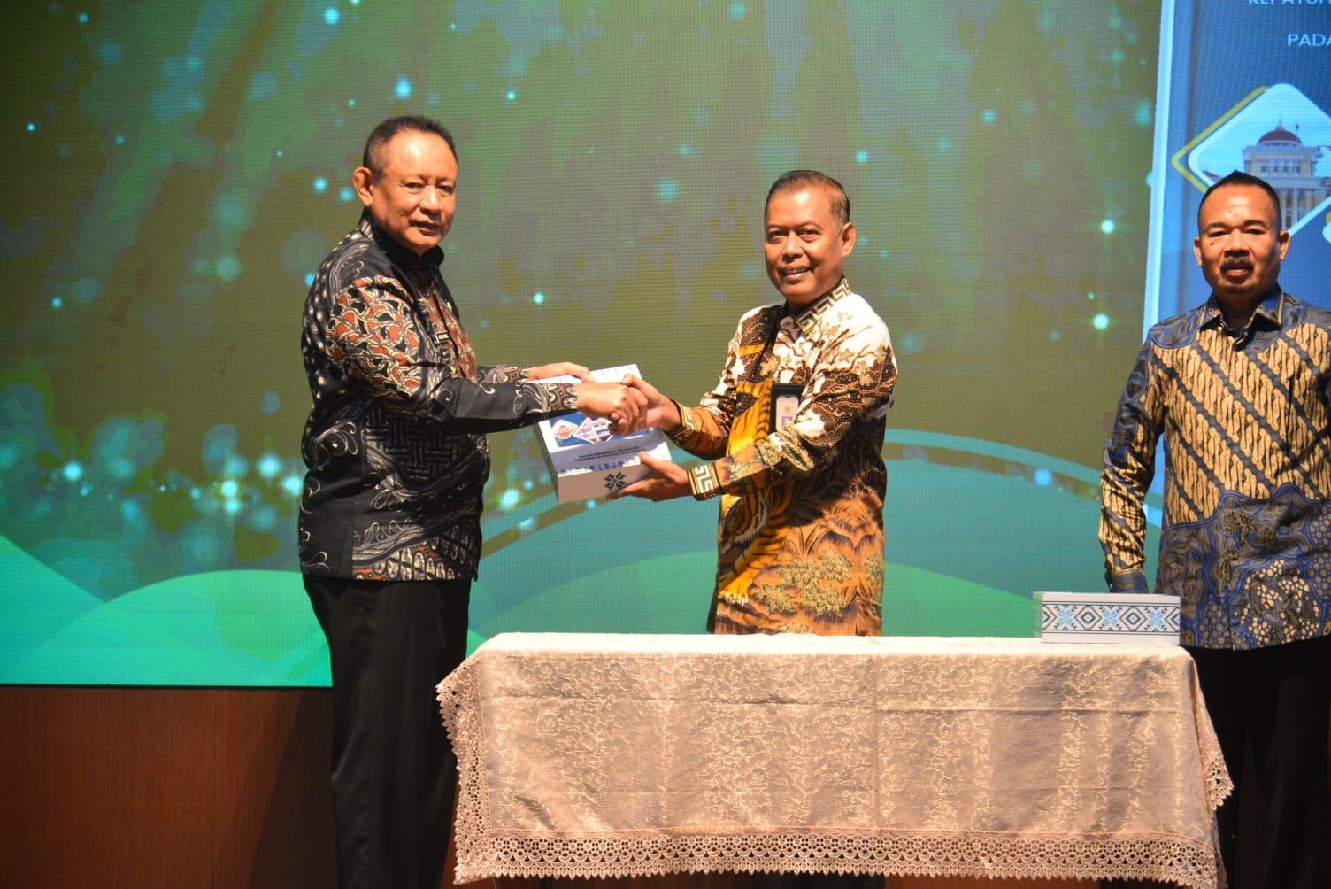  BPK Serahkan LHP Tahun 2024-2025 kepada Pemprov Gorontalo