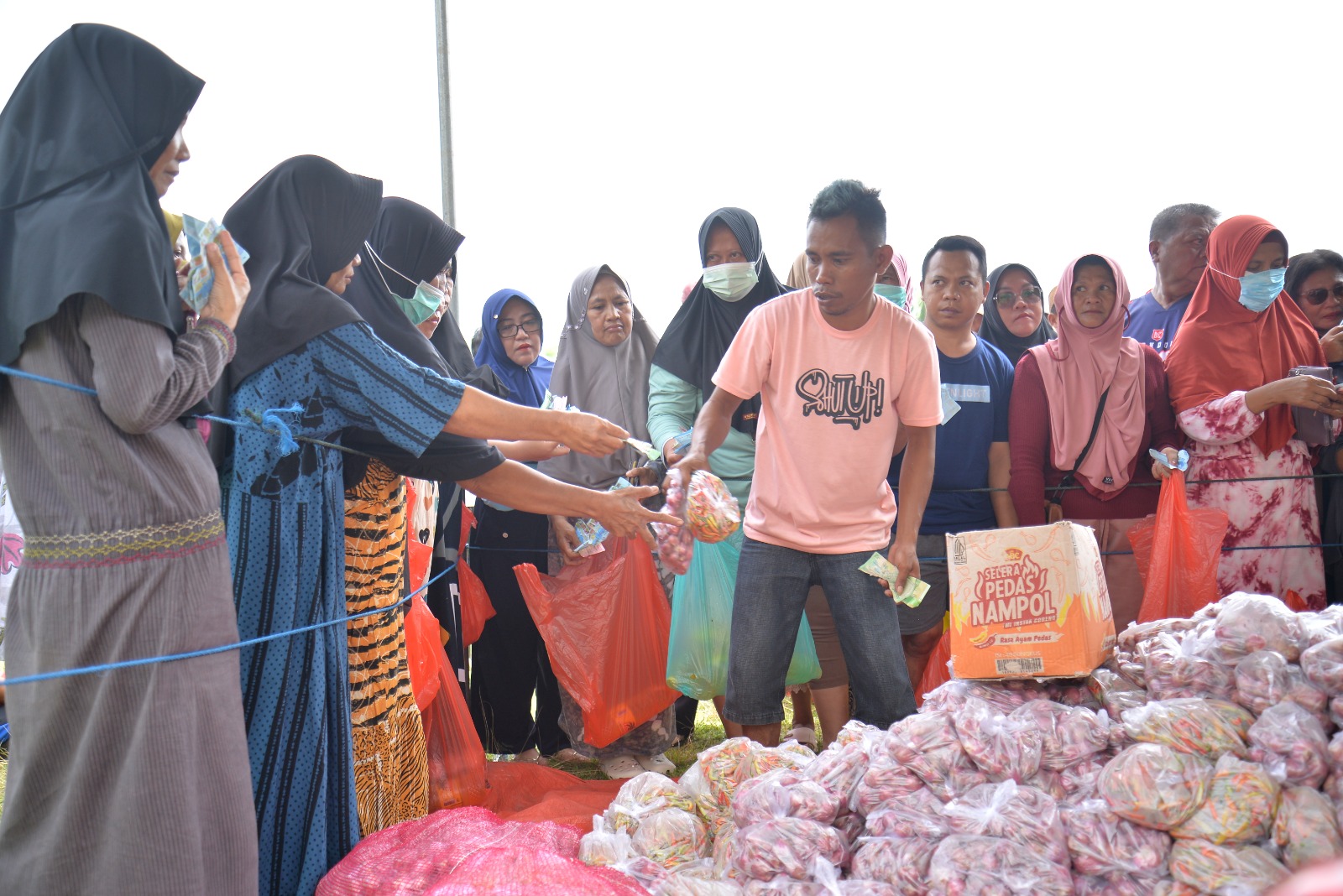 Warga Dembe Serbu Pasar Murah Pemprov Gorontalo