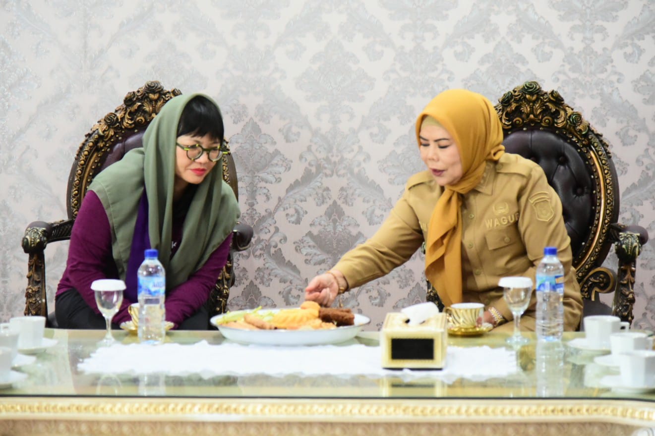  Wamen Diktisaintek Stella Christie Disambut Adat Mopotilolo di Gorontalo 