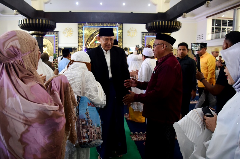  Gubernur Gusnar dan Forkopimda Laksanakan Salat Idulfitri di Masjid Agung Baiturrahman Limboto