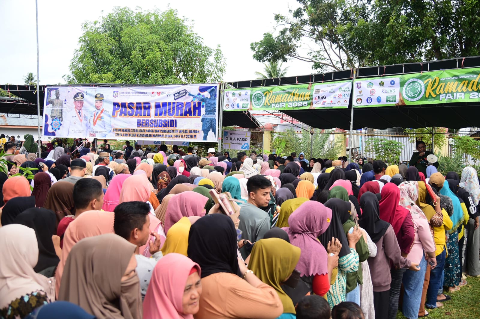  Thousands of Boalemo Residents Flock to Provincial Government’s Subsidized Low-Price Market