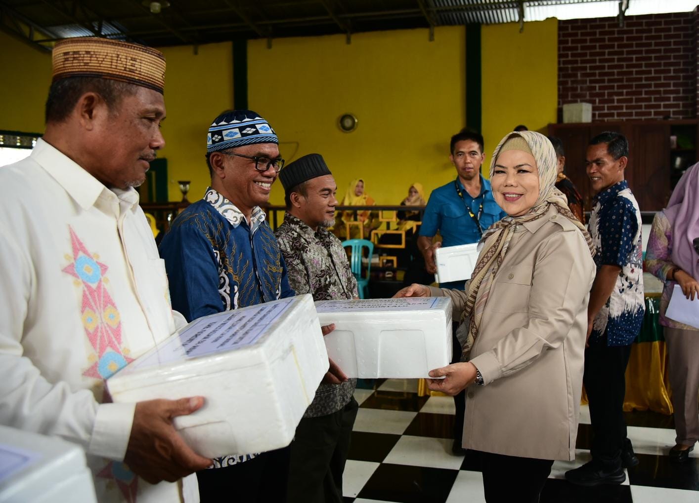  Pemprov Gorontalo Mulai Salurkan Bantuan Ikan untuk LKSA