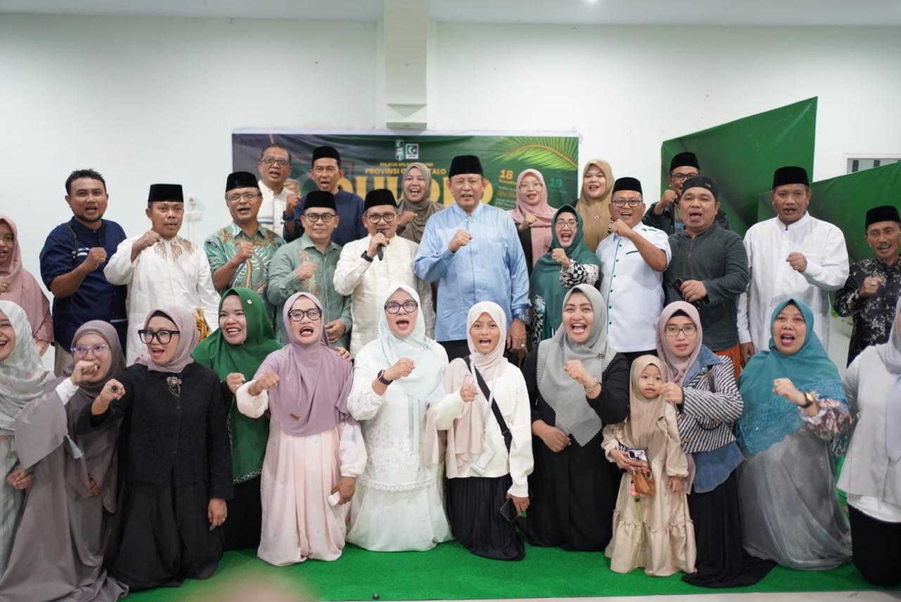  Gubernur Gusnar Ajak Perkuat Silaturahmi di Bukber KAHMI