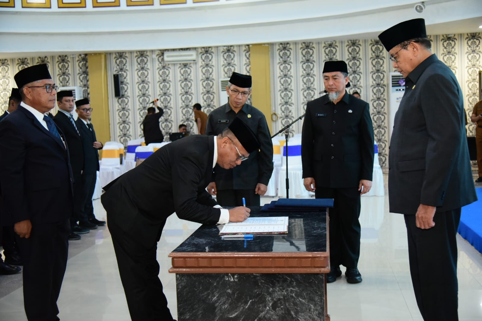  Penyegaran Birokrasi, Gubernur Gusnar Kukuhkan Pejabat Lingkup Pemprov