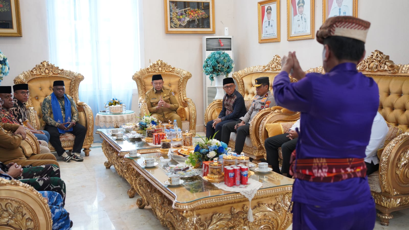  Menham Pigai ke Gorontalo Disambut Adat Mopotilolo