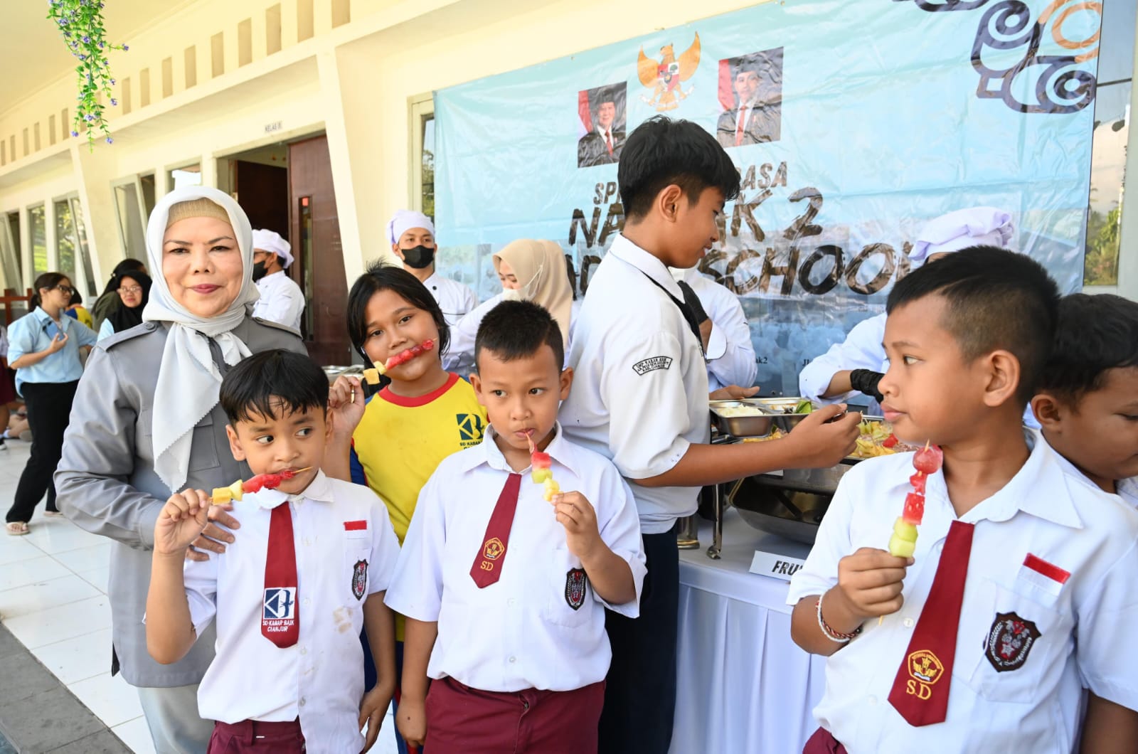  Wagub Gorontalo Tinjau SPPG di Cianjur, Pelajari Inovasi Penyajian MBG