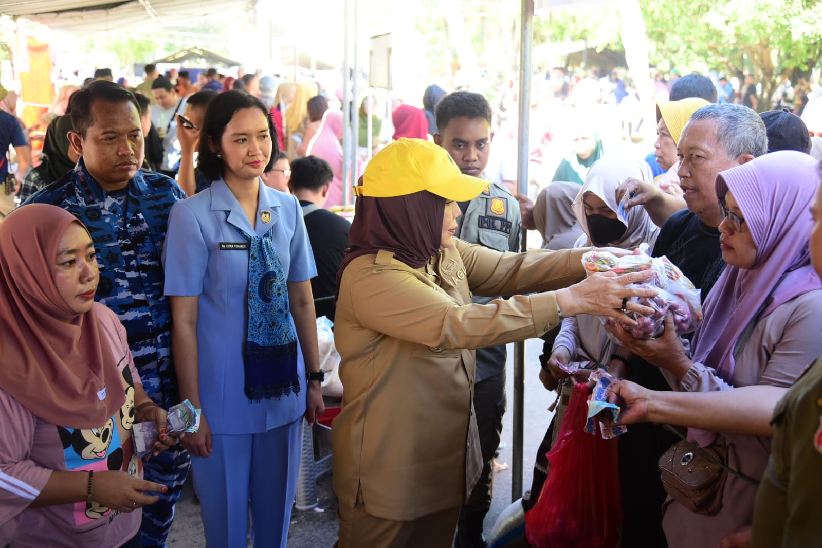 Pasar Murah Bersubsidi Pemprov Gorontalo Warnai HUT ke-80 TNI AU   