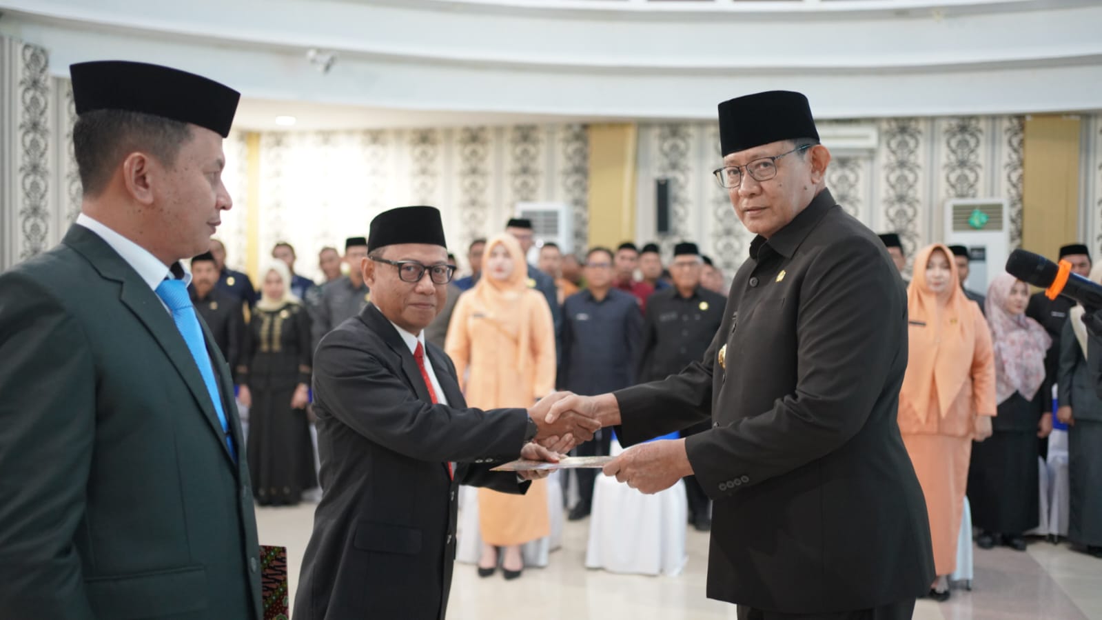  Duo Entengo Dilantik Jadi Kadis Kominfotik dan Kaban Kesbangpol   