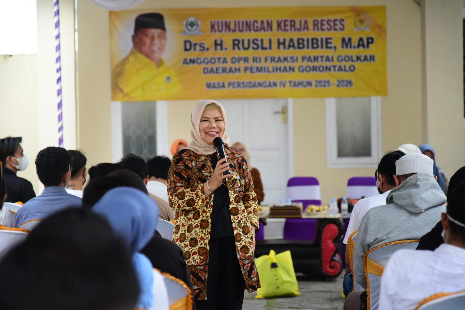  Wagub Gorontalo Salurkan Bantuan Rusli Habibie untuk KPA dan KPJ
